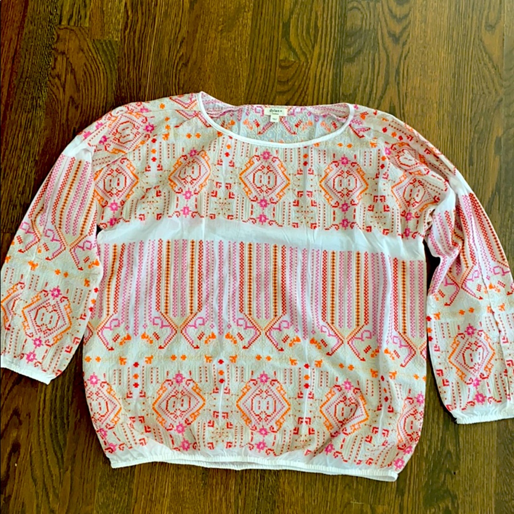 Dylan brand~Beautiful embroidered top size M